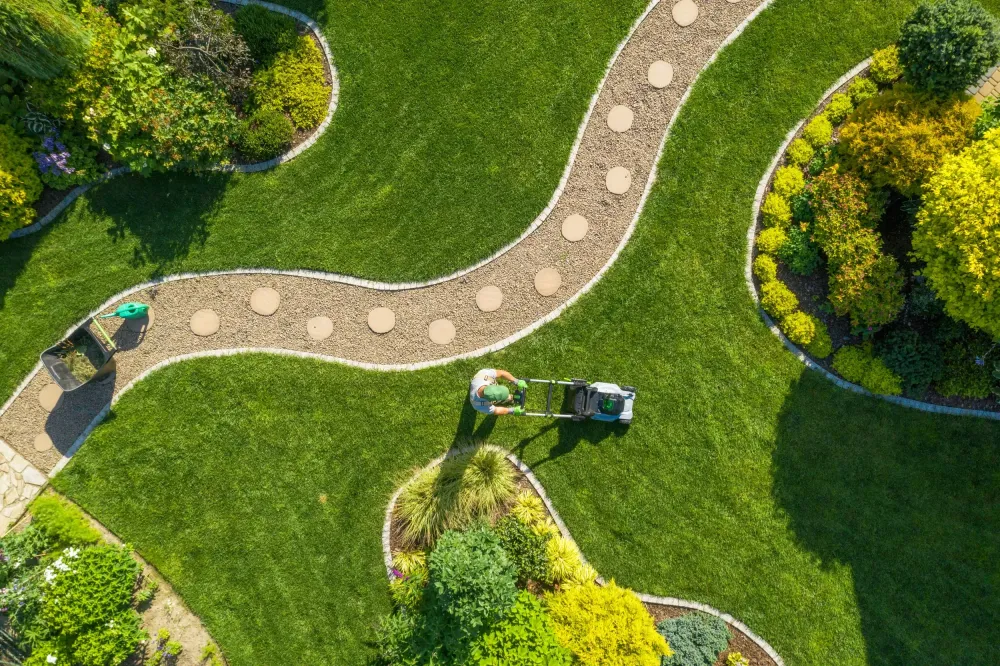 Entretien des espaces verts  - Seguin Paysage à Mézidon Vallée d'Auge (webp